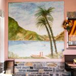 Wandgemälde von Palmen am See